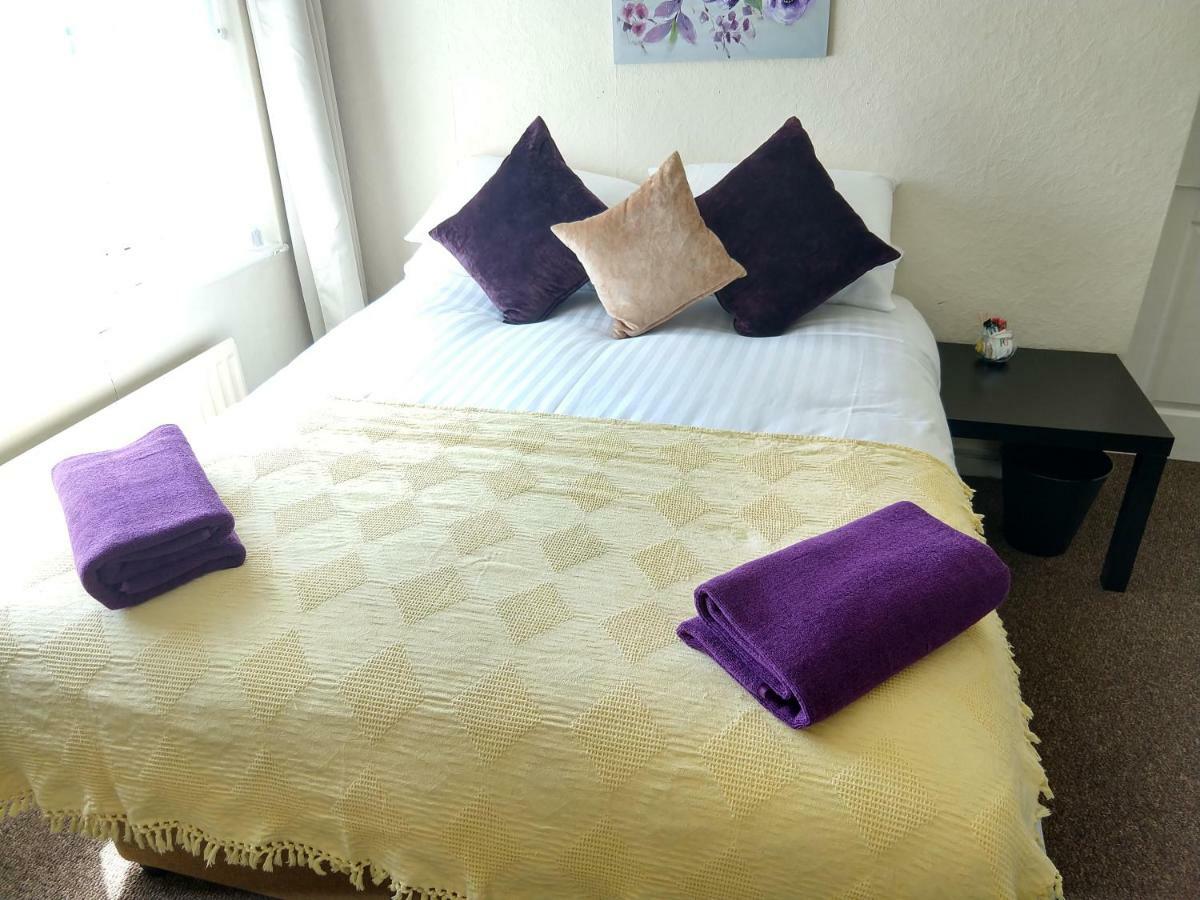 Rowe Gardens - Self Catering - Guesthouse Style - Comfortable Twin Or Double Rooms - Quiet Residential Area Workington Exteriör bild
