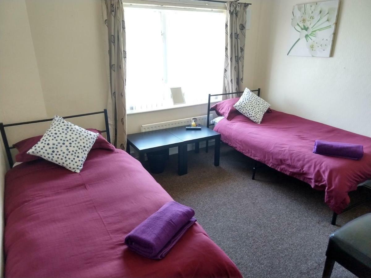 Rowe Gardens - Self Catering - Guesthouse Style - Comfortable Twin Or Double Rooms - Quiet Residential Area Workington Exteriör bild