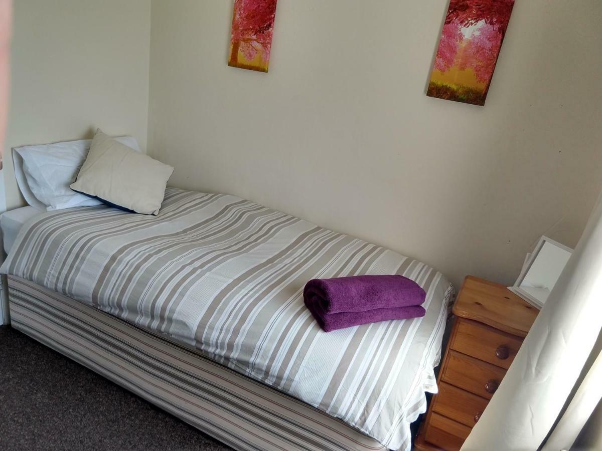 Rowe Gardens - Self Catering - Guesthouse Style - Comfortable Twin Or Double Rooms - Quiet Residential Area Workington Exteriör bild