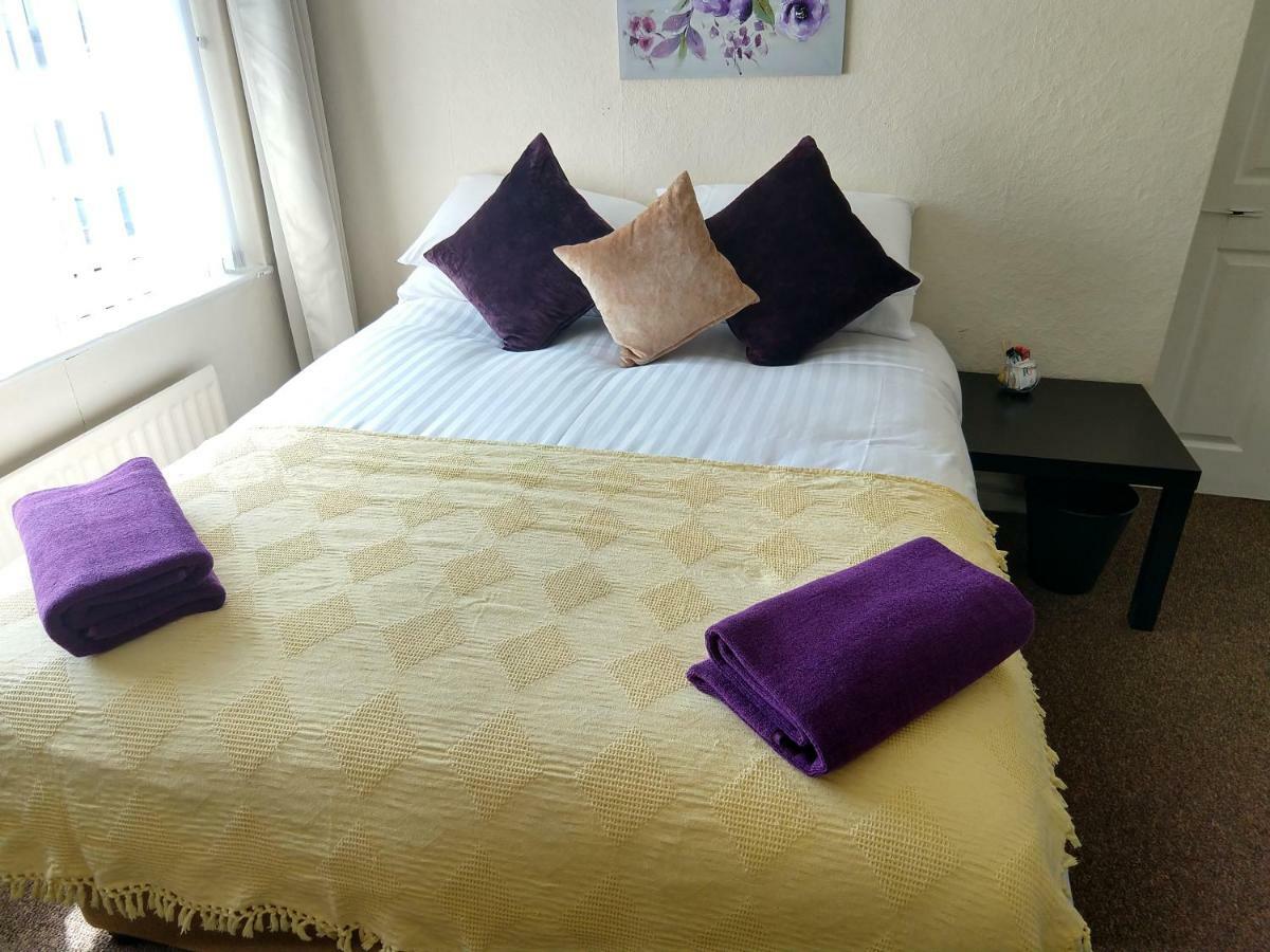 Rowe Gardens - Self Catering - Guesthouse Style - Comfortable Twin Or Double Rooms - Quiet Residential Area Workington Exteriör bild