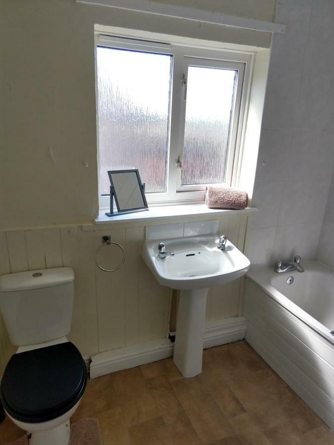 Rowe Gardens - Self Catering - Guesthouse Style - Comfortable Twin Or Double Rooms - Quiet Residential Area Workington Exteriör bild